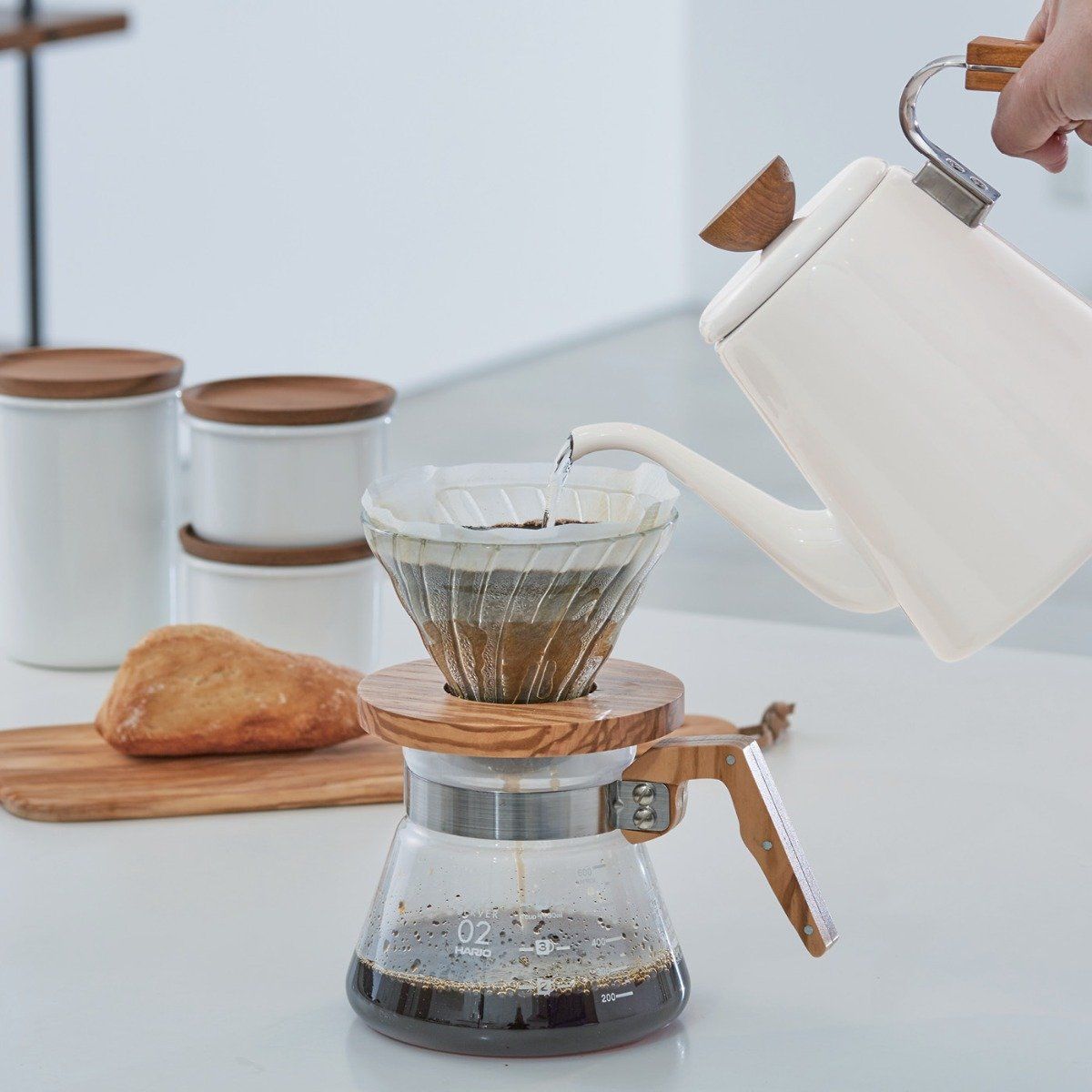 Hario V60 Olive Wood Server 01